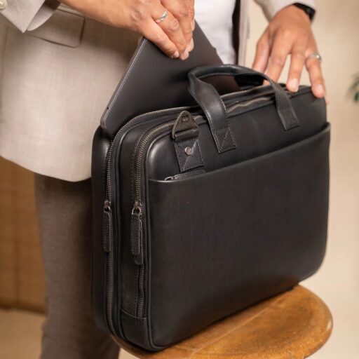 The Chesterfield Brand Kožená taška na notebook 15" Iseo C40.110000 čierna otvorená
