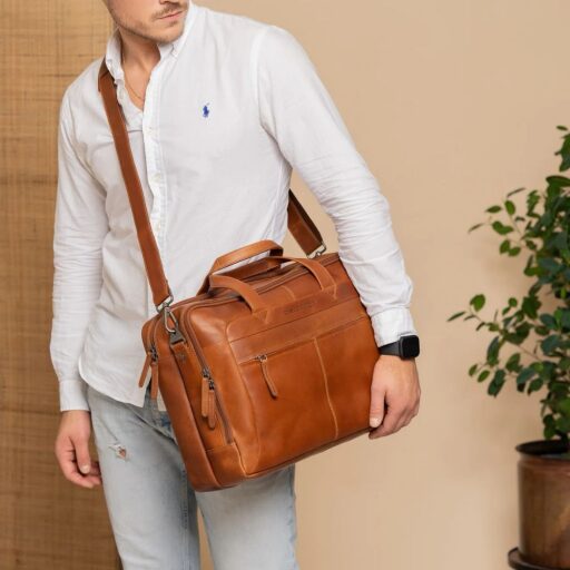 Kožená business taška na notebook 17" The Chesterfield Brand Ryan koňaková C40.101531 na ramene