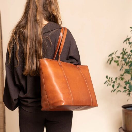 The Chesterfield Brand Veľká kožená shopper kabelka na notebook 15" Ferrera C38.021631 koňaková