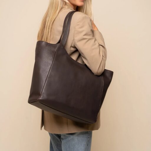 The Chesterfield Brand Kožená kabelka na notebook Mireya C38.023201 hnedá cez rameno