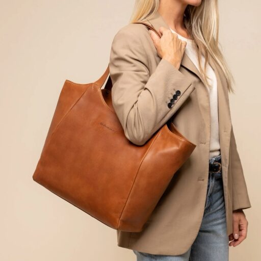 The Chesterfield Brand Kožená kabelka na notebook Mireya C38.023231 koňaková cez rameno