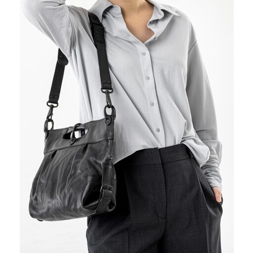 aunts & uncles Grandma´s Luxury Club Mrs. Muffin Dámska kožená crossbody 40301-0 čierna na modelke