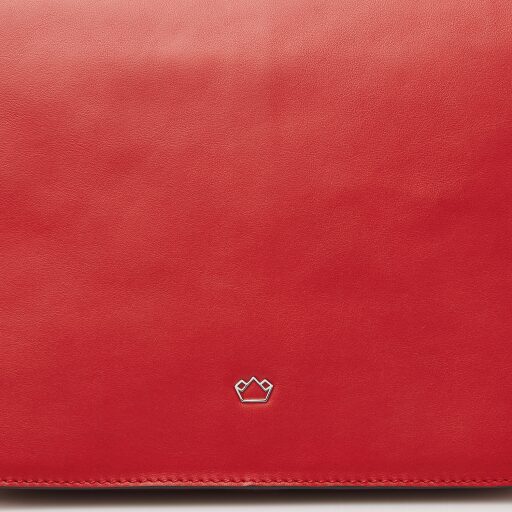 Babette Nappa Crossbody Elegantná dámska kožená kabelka s klopou - detail loga Castelijn & Beerens