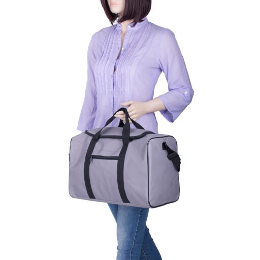 Cestovná taška / palubná batožina Ryanair 40x25x20 cm Fabrizio Worldpack 10362-1700 sivá v ruke
