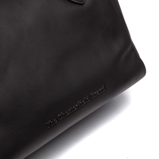 Dámska kožená kabelka do ruky aj cez rameno Chili C48.126900 čierna - detail loga značky The Chesterfield Brand