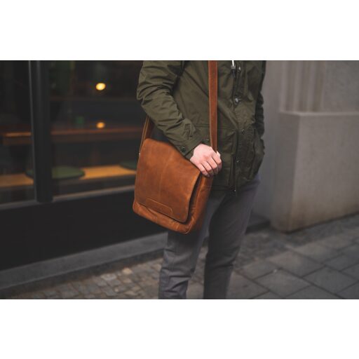 Klopová kožená taška The Chesterfield Brand Raphael C48.055131 koňak model