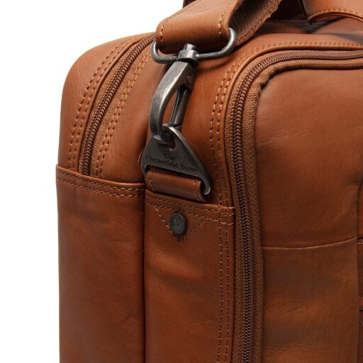 The Chesterfield Brand Kožená taška na notebook 17" C40.101531 Ryan koňaková - ramenný popruh s karabínkou