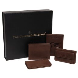 The Chesterfield Brand Darčeková sada pre mužov - hnedá peňaženka, puzdro na pas, kľúčenka a puzdro na okuliare