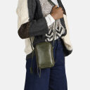 BURKELY Kožená crossbody kabelka na telefón Natural Norah 1000819.04.74 tmavo zelená modelka