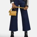 BURKELY Kožená crossbody kabelka na mobil Natural Norah 1000820.04.63 žltá v ruke