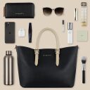 Bugatti Dámska shopper kabelka Ella M 49362401 čierna obsah