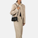 BURKELY Dámska crossbody kožená kabelka Soft Skylar 1000343.85.10 čierna na modelke