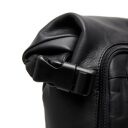 The Chesterfield Brand Rolovací kožený batoh na notebook Mazara C58.032300 čierny detail
