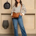 The Chesterfield Brand Malá kožená kabelka na rameno / crossbody Henderson koňaková C48.130931 modelka