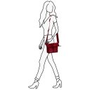 Daniel Ray crossbody kabelka Ganspan DRS16.1685.57 červená na postave