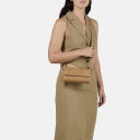 BURKELY dámska crossbody kabelka Cool Colbie 1000854.29.21 béžová na modelke
