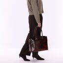 BURKELY dámska kabelka na notebook 15,6" Cool Colbie 1000432.29.97 burgundy v ruke