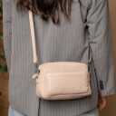 The Chesterfield Brand Dámska kabelka cez rameno Liora C48.142006 smotanová ako crossbody