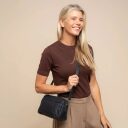 The Chesterfield Brand Dámska kabelka cez rameno Liora C48.142010 tmavo modrá ako crossbody