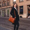 The Chesterfield Brand Dámska kožená kabelka do ruky aj cez rameno Layton C48.134531 koňaková cez rameno