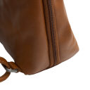The Chesterfield Brand dámsky kožený batoh do mesta Elara C58.034831 koňakový detail