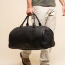 The Chesterfield Brand Kožená cestovná taška - weekender C20.007100 William II čierna v ruke