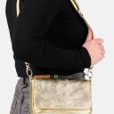 BURKELY Kožená crossbody kabelka Always Ava 1001204.65.67 zlatá na modelke
