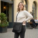 The Chesterfield Brand Kožená kabelka - batoh 2v1 Caldero C58.034600 čierna na modelke