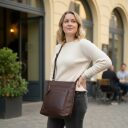 The Chesterfield Brand Kožená kabelka - batoh 2v1 Caldero C58.034601 hnedá na modelke
