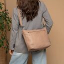 The Chesterfield Brand Kožená kabelka do ruky aj cez rameno Astero C48.142339 béžová ako crossbody