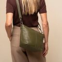 The Chesterfield Brand Kožená kabelka do ruky aj cez rameno Zarita C48.142202 olivová ako crossbody