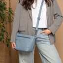 The Chesterfield Brand Kožená kabelka do ruky aj cez rameno Zarita C48.142215 svetlo modrá ako crossbody