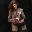 BURKELY kožená kabelka do ruky aj cez rameno Cool Colbie 1000862.29.97 burgundy v ruke