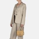 BURKELY kožená kabelka cez rameno / crossbody Demi 1001903.46.21 béžová na modelke