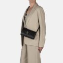 BURKELY Kožená kabelka cez rameno / crossbody Demi 1001905.46.10 čierna na modelke