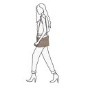 DANIEL RAY kabelka cez rameno / crossbody Muswellbrook DRL 16.1598.39 svetlohnedá na postave