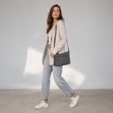 DANIEL RAY kabelka cez rameno / crossbody Muswellbrook DRL 16.1598.25 tmavo šedá na modelke
