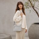 DANIEL RAY kabelka cez rameno / crossbody Muswellbrook DRL 16.1598.59 svetlosivá na modelke