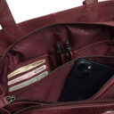 The Chesterfield Brand Kožená kabelka cez rameno Nerissa C48.143718 vínovo červená vnútorné priehradky