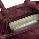 The Chesterfield Brand Kožená kabelka cez rameno Nerissa C48.143718 vínovo červená otvorená