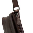 The Chesterfield Brand kožená kabelka cez rameno Trenton C48.144101 hnedá zips