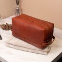 The Chesterfield Brand Kožená kozmetická taška Montelaro C08.063931 koňaková produkt foto
