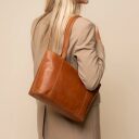 The Chesterfield Brand Kožená shopper kabelka Anira C38.023131 koňaková cez rameno