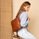 The Chesterfield Brand Kožená shopper kabelka - batoh 2v1 Raynor C38.022231 koňaková ako batoh