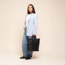 The Chesterfield Brand kožená shopper kabelka na notebook Westbrook C38.022700 čierna s modelkou
