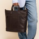 The Chesterfield Brand kožená shopper kabelka na notebook Westbrook C38.022701 hnedá v ruke