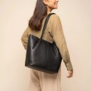 The Chesterfield Brand Kožená shopper kabelka C38.023000 čierna cez rameno