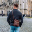 The Chesterfield Brand Kožená taška na doklady Montira C48.139801 hnedá na postave