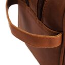 Cestovná kozmetická kabelka Stacey značky The Chesterfield Brand C08.016531 koňaková - kožené pútko na zavesenie