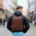 The Chesterfield Brand Kožený batoh na notebook 15,6" Soraja C58.700001 hnedý na postave